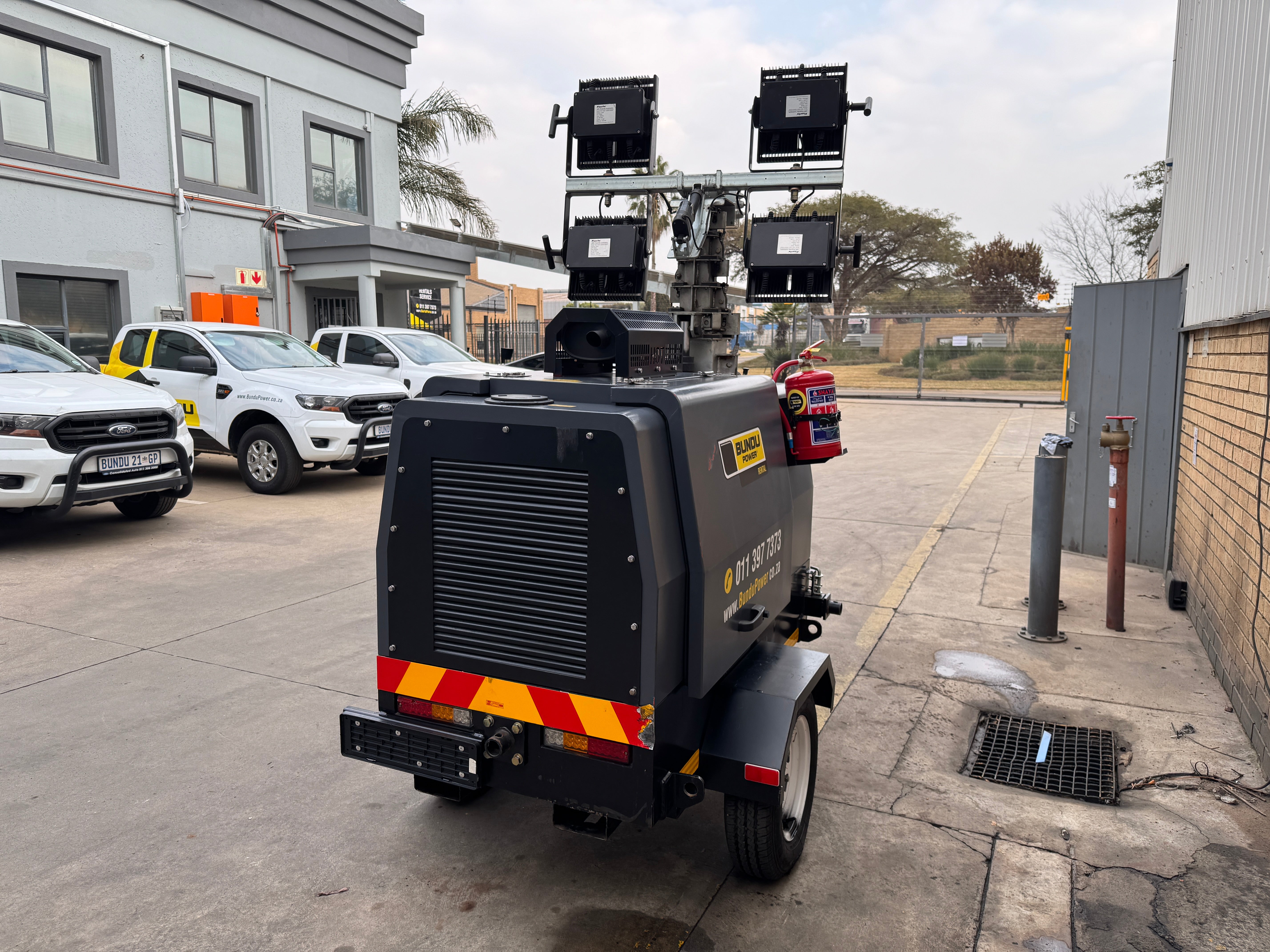 Mobile Lighting Tower 7m Hydraulic Mast | 4 x 300W LED Demo Unit